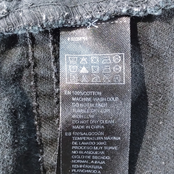 Forever 21 Sz 30 Black Distressed Jean Shorts - Picture 9 of 10